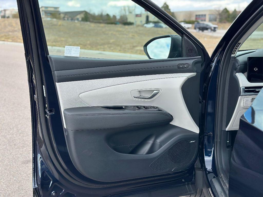 new 2025 Hyundai TUCSON Hybrid car, priced at $41,037