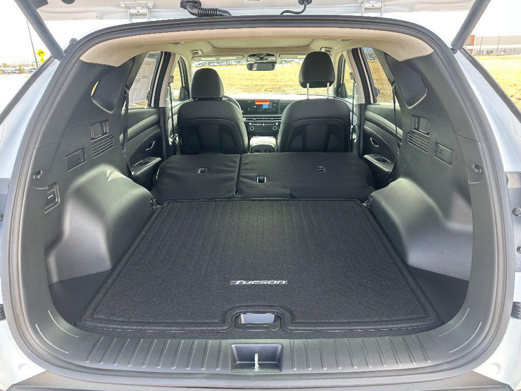 new 2025 Hyundai TUCSON Hybrid car, priced at $38,133