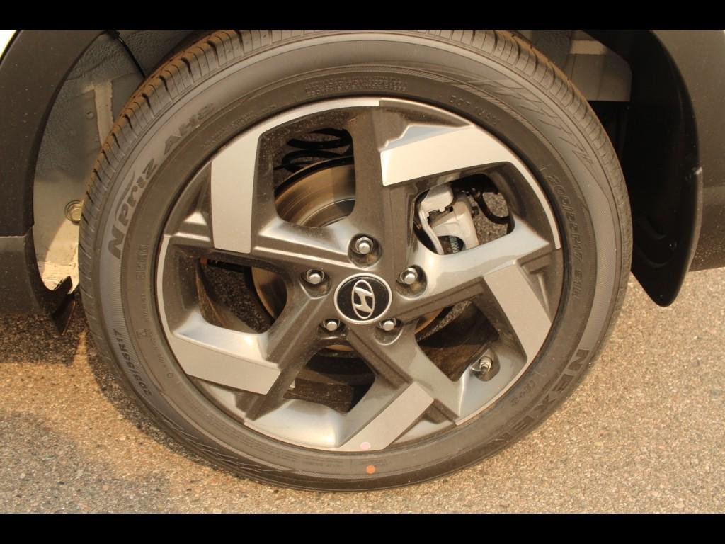 new 2025 Hyundai Venue car, priced at $22,817