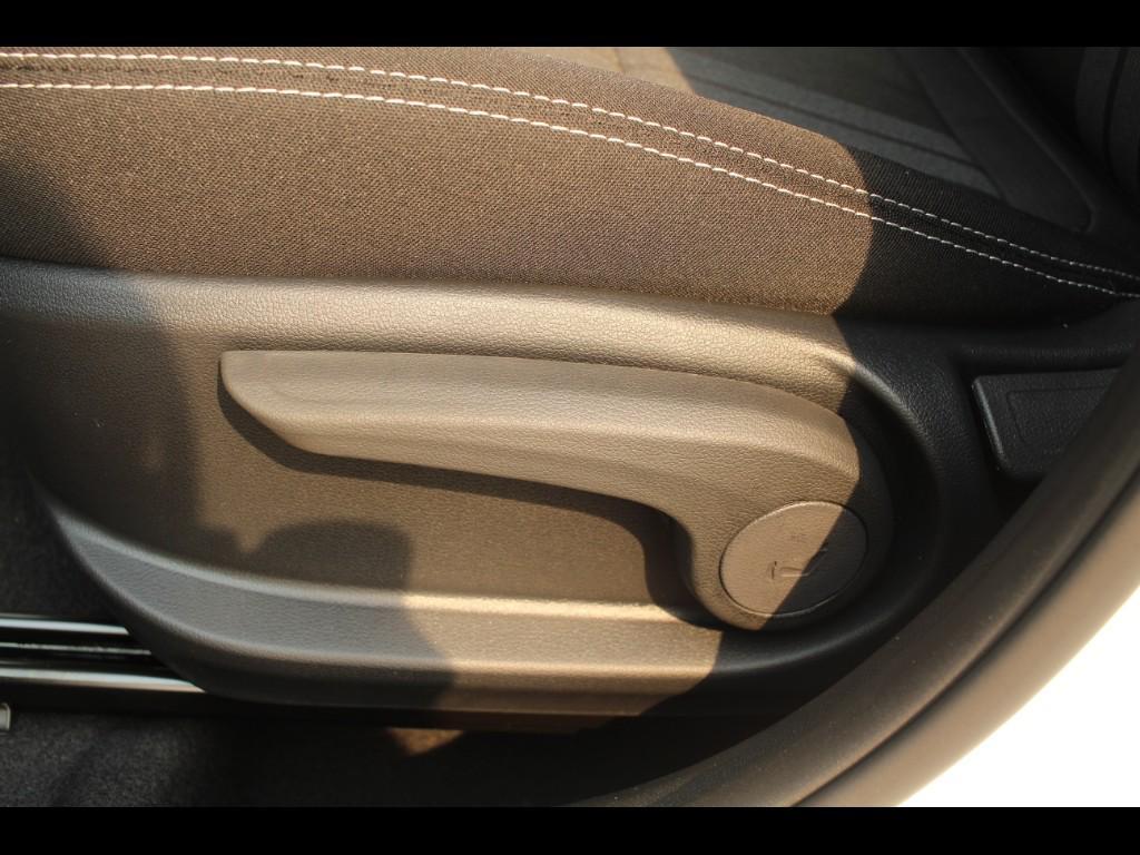 new 2025 Hyundai Venue car, priced at $22,817