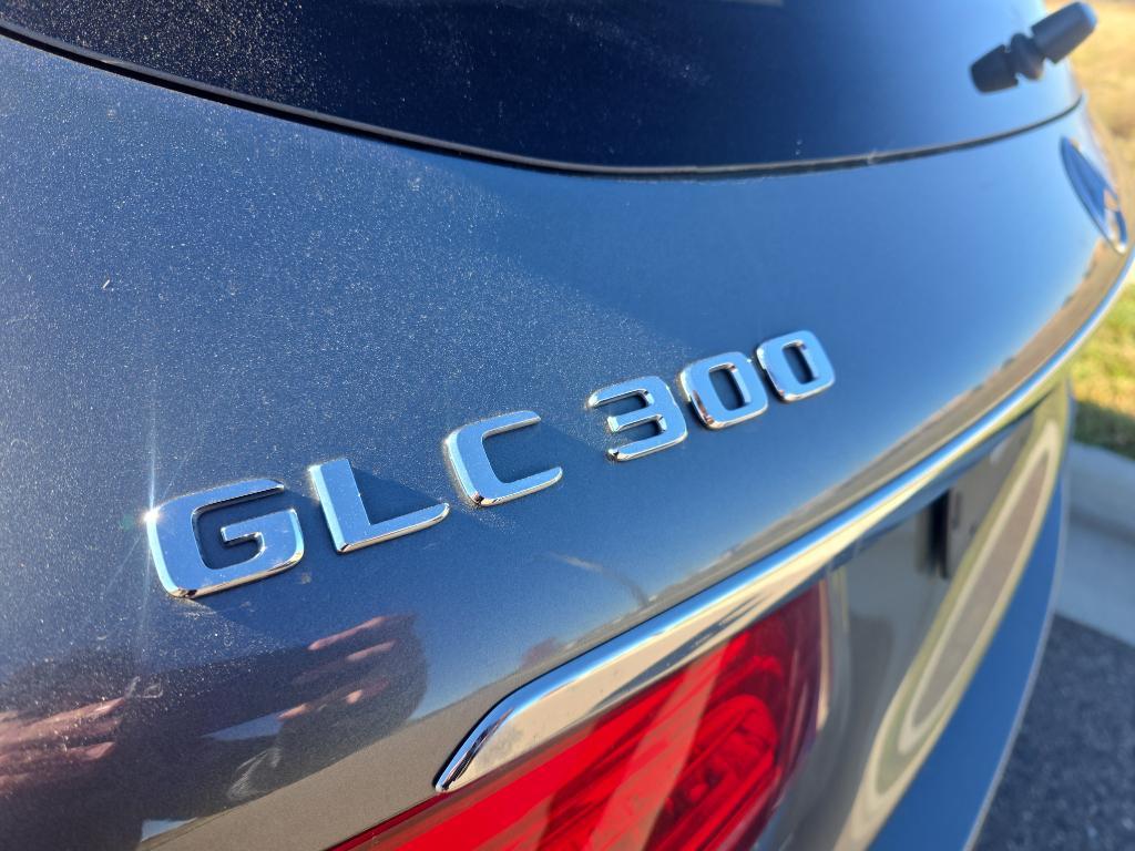 used 2019 Mercedes-Benz GLC 300 car, priced at $20,259