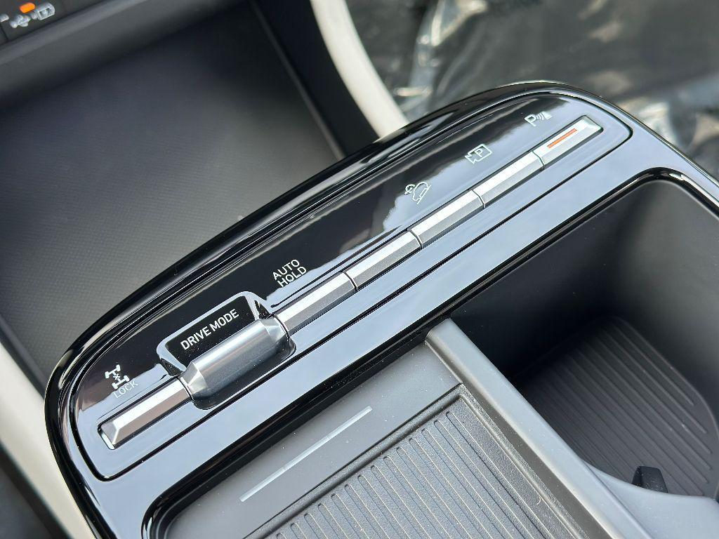 new 2025 Hyundai TUCSON Hybrid car, priced at $40,347