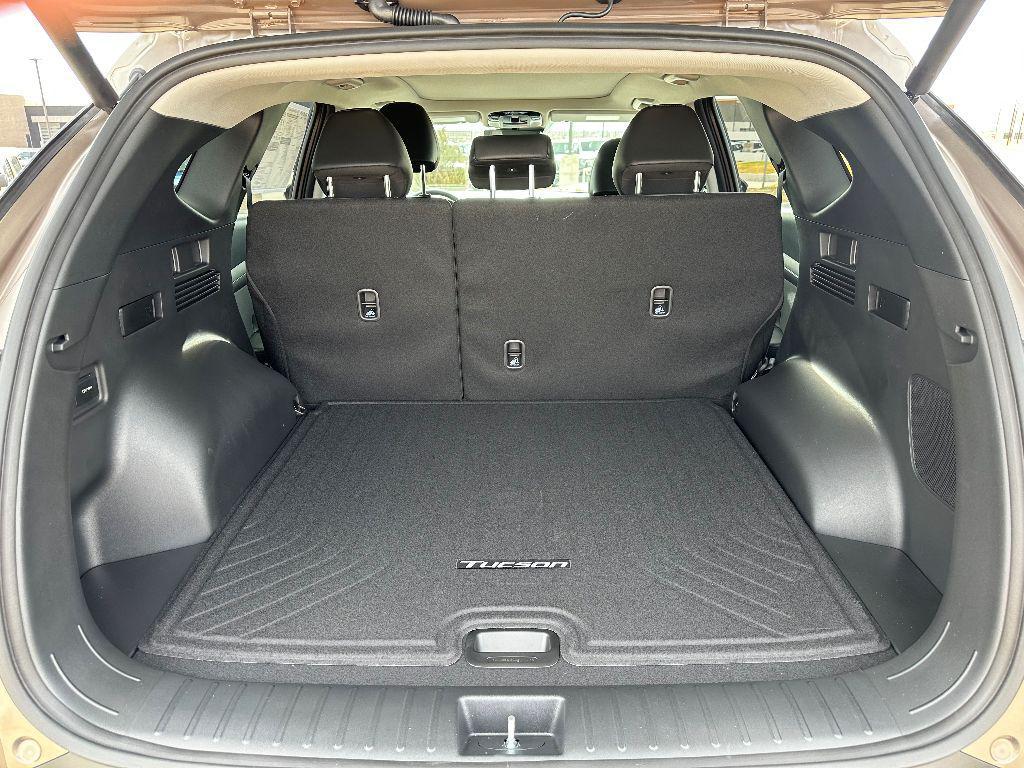 new 2025 Hyundai TUCSON Hybrid car, priced at $40,357