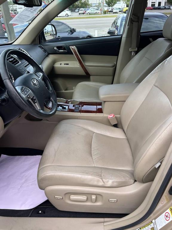 used 2011 Toyota Highlander car, priced at $12,988