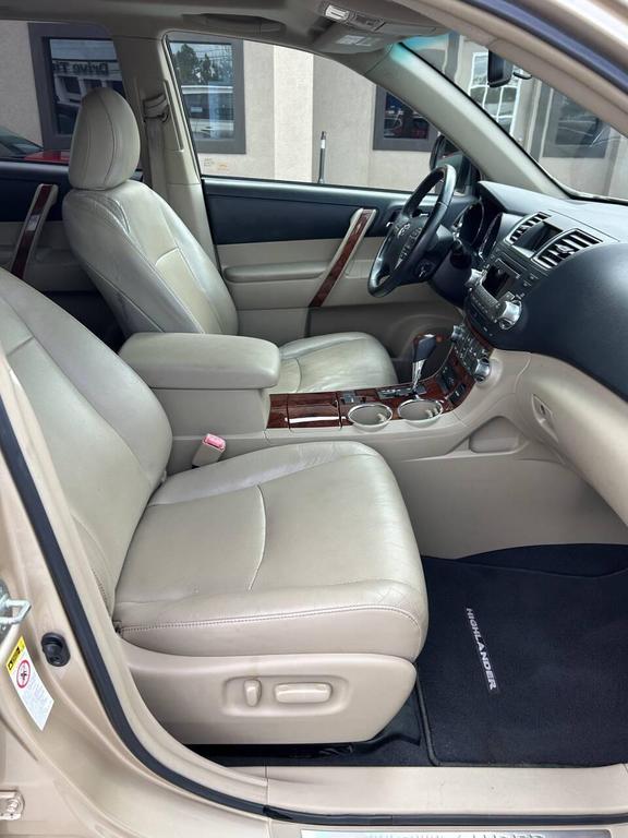 used 2011 Toyota Highlander car, priced at $12,988