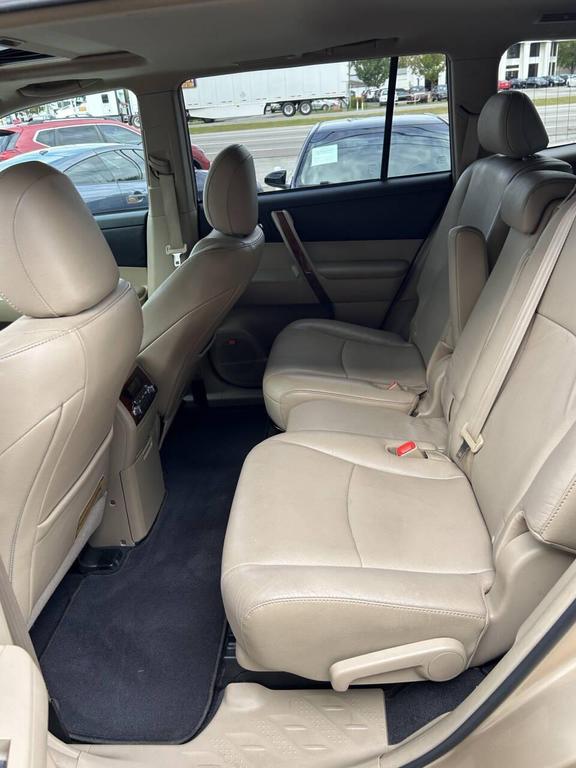 used 2011 Toyota Highlander car, priced at $12,988