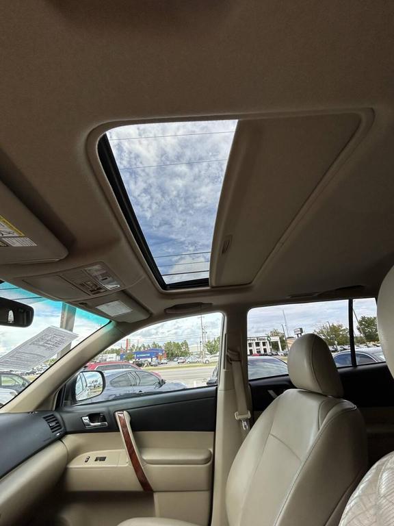 used 2011 Toyota Highlander car, priced at $12,988