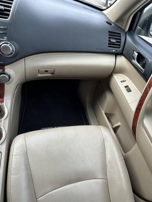 used 2011 Toyota Highlander car, priced at $12,988