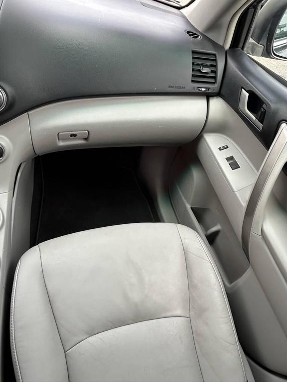 used 2012 Toyota Highlander car, priced at $13,988