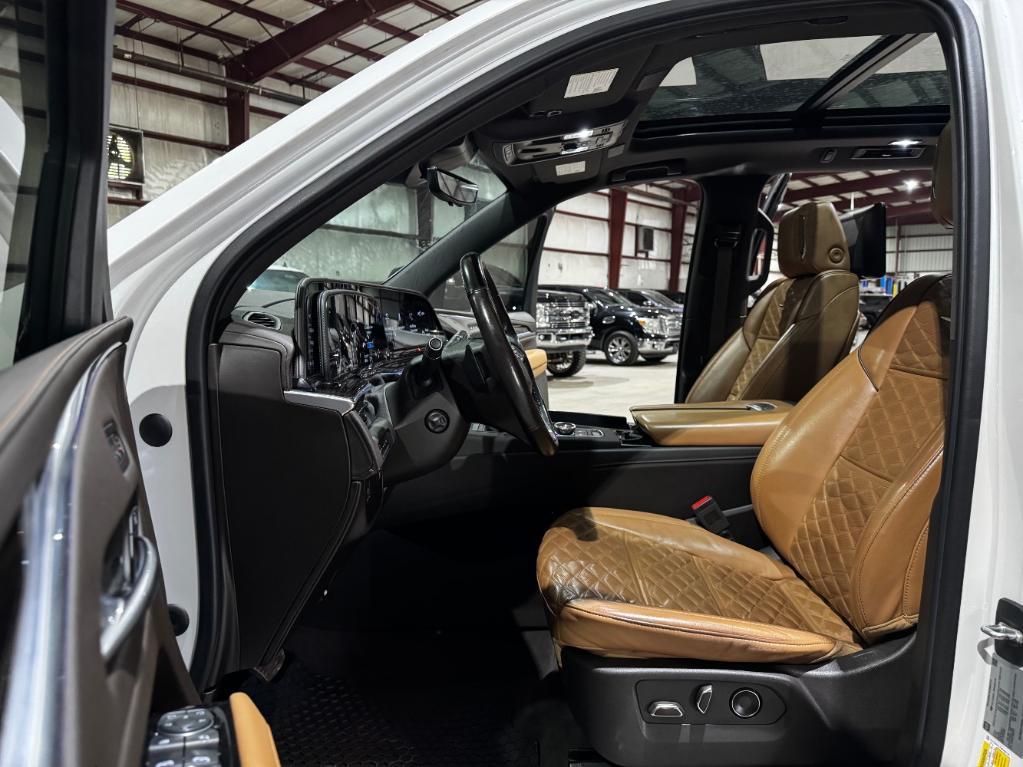 used 2021 Cadillac Escalade ESV car, priced at $52,999