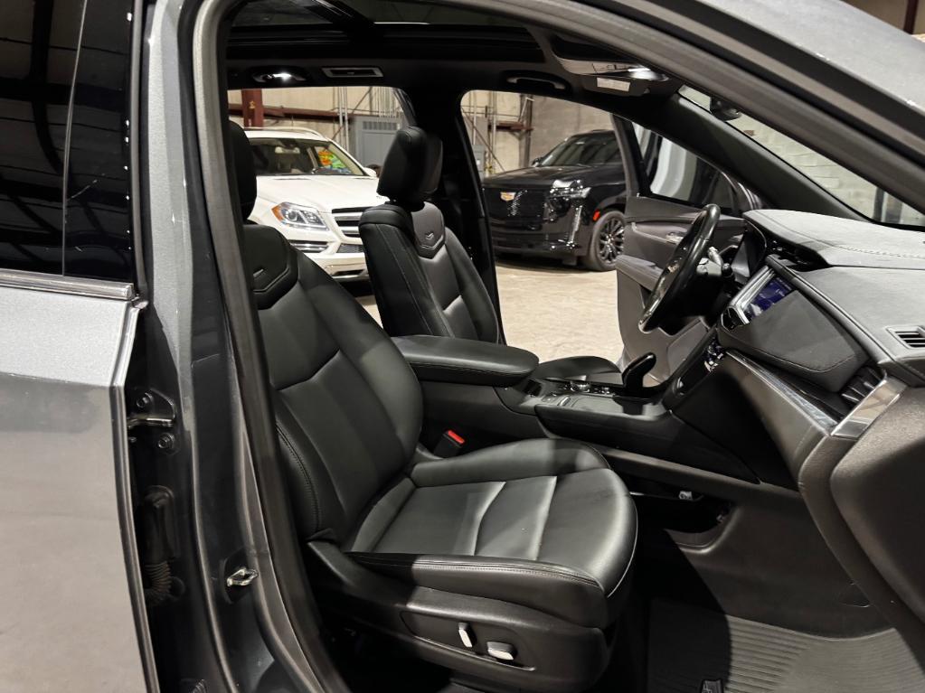 used 2022 Cadillac XT6 car, priced at $28,999