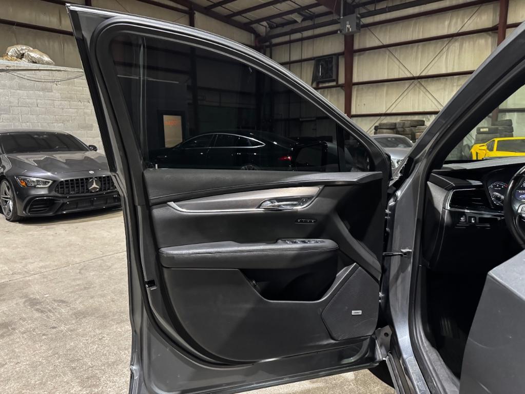 used 2022 Cadillac XT6 car, priced at $28,999
