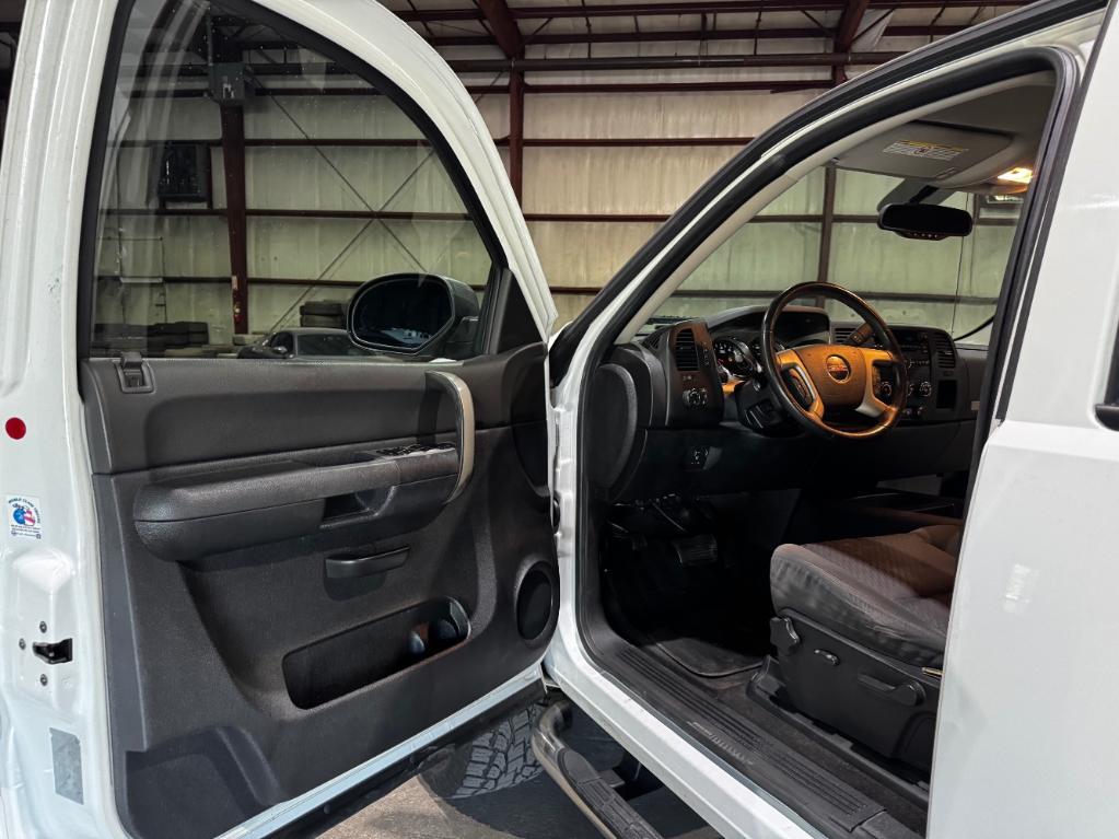 used 2009 GMC Sierra 2500 car, priced at $15,999
