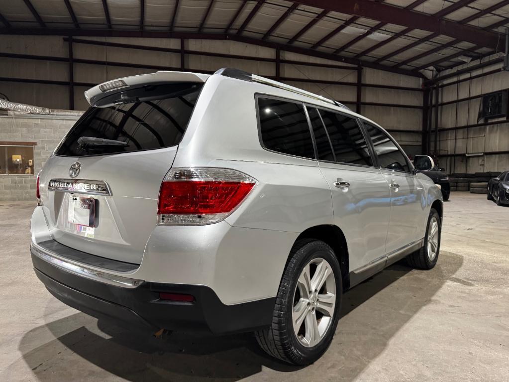 used 2013 Toyota Highlander car, priced at $8,499