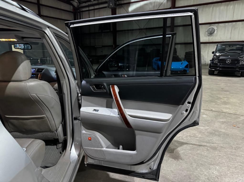 used 2013 Toyota Highlander car, priced at $8,499