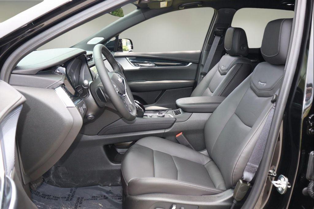 new 2025 Cadillac XT5 car, priced at $52,866