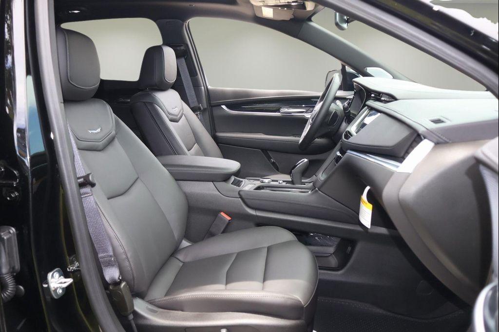 new 2025 Cadillac XT5 car, priced at $52,866