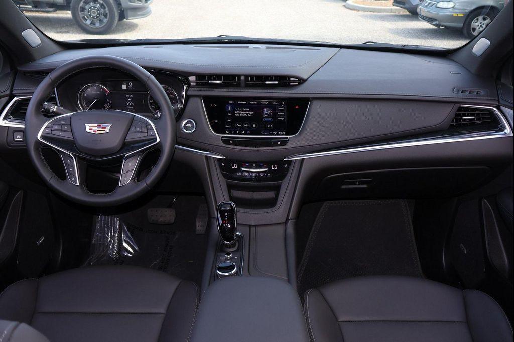new 2025 Cadillac XT5 car, priced at $48,484