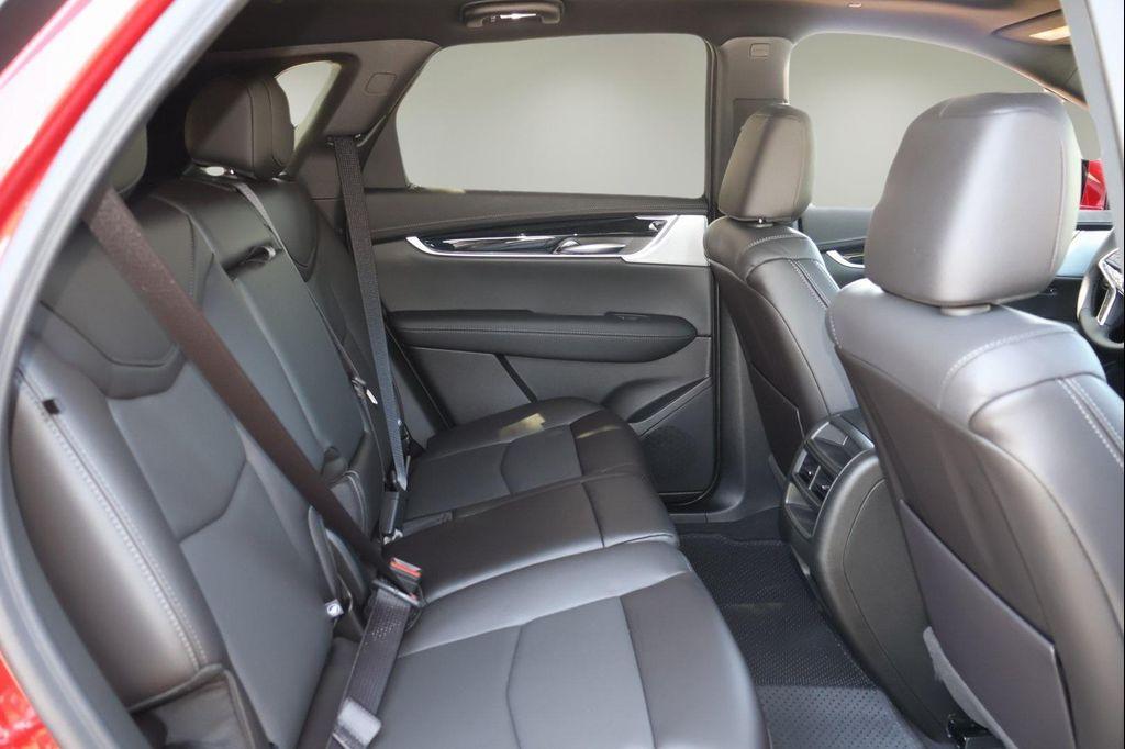 new 2025 Cadillac XT5 car, priced at $50,216