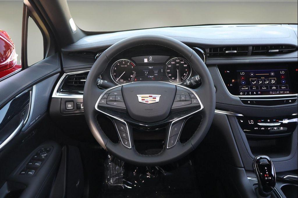new 2025 Cadillac XT5 car, priced at $50,216