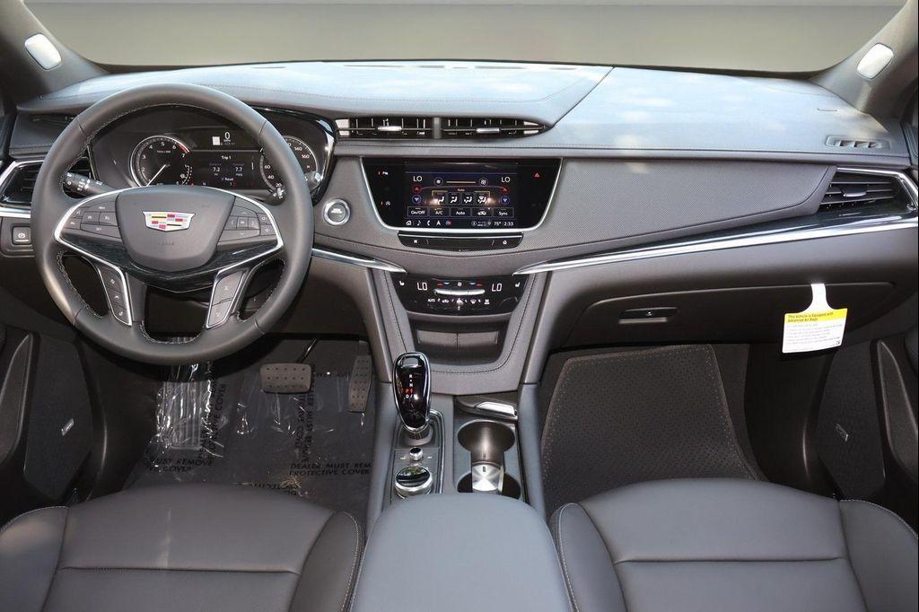 new 2025 Cadillac XT5 car, priced at $50,216