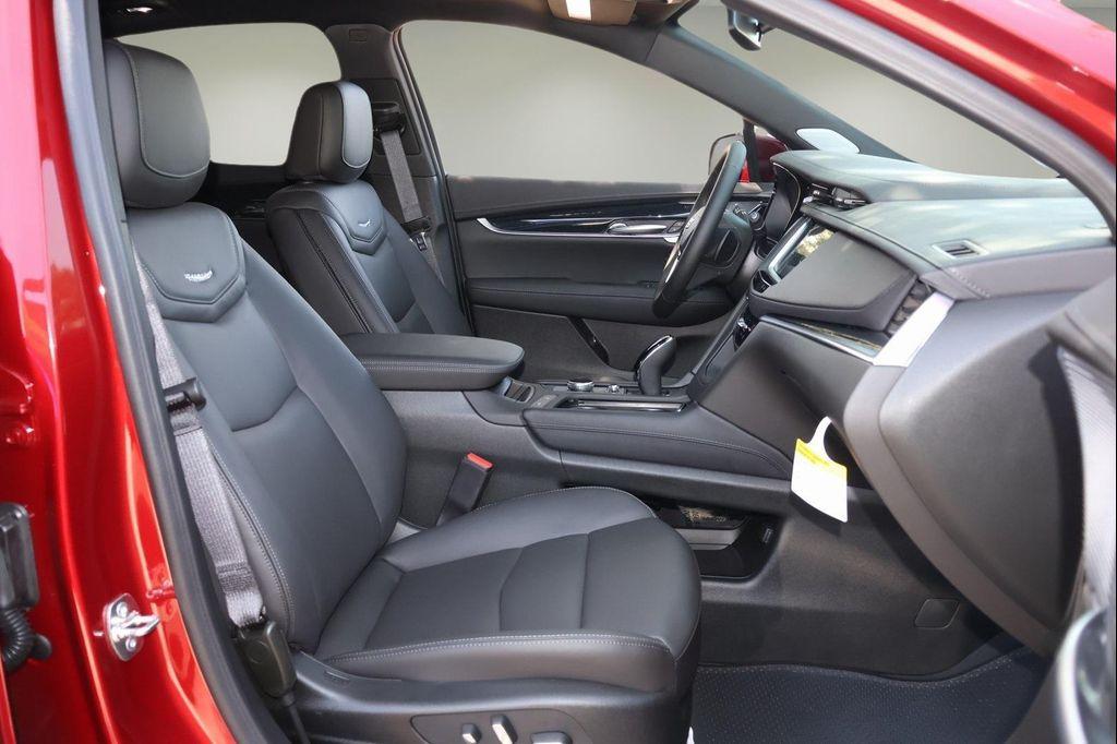 new 2025 Cadillac XT5 car, priced at $50,216