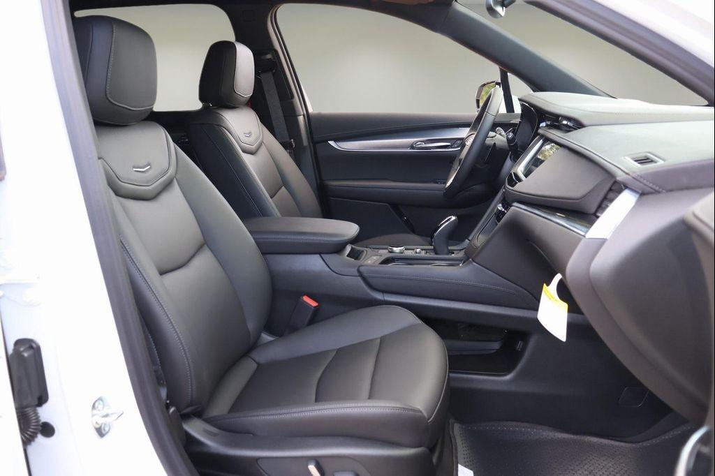 new 2025 Cadillac XT6 car, priced at $48,877