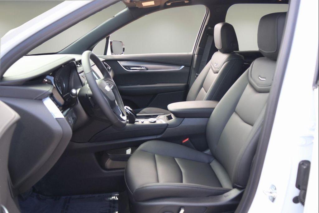 new 2025 Cadillac XT6 car, priced at $48,877