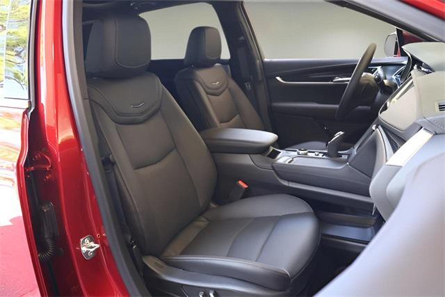 new 2025 Cadillac XT5 car, priced at $52,715