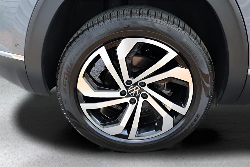 used 2021 Volkswagen Atlas Cross Sport car, priced at $26,370