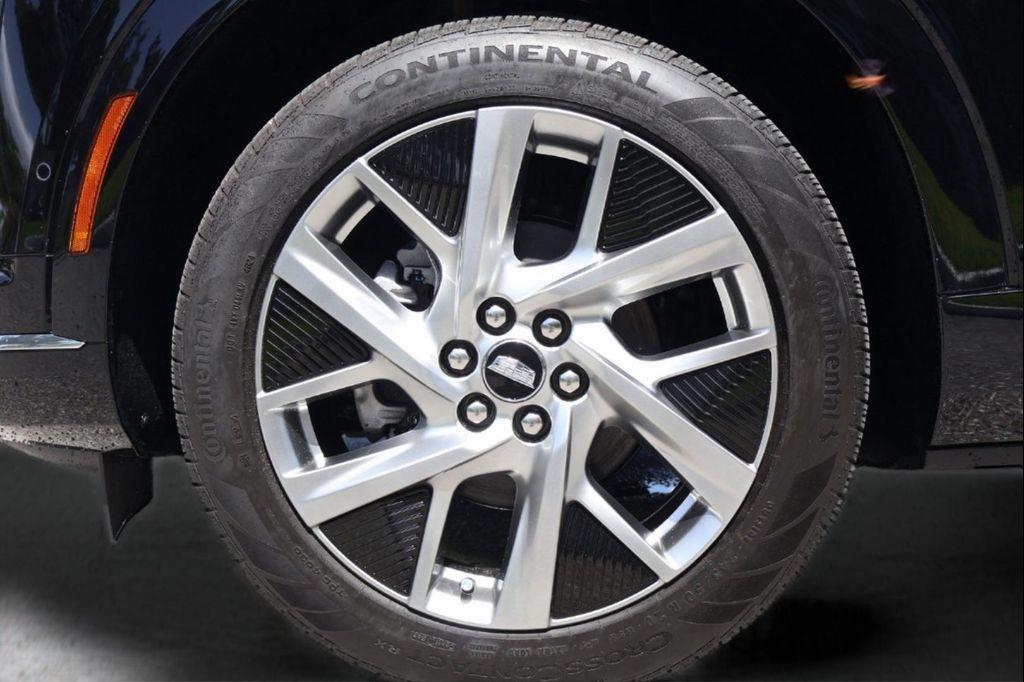 new 2025 Cadillac OPTIQ car, priced at $51,127