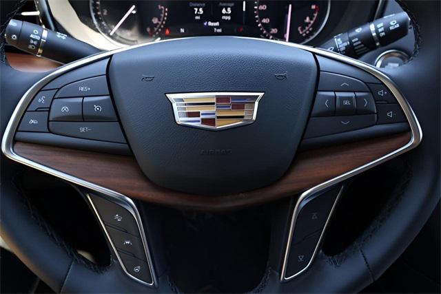 new 2025 Cadillac XT5 car, priced at $49,624