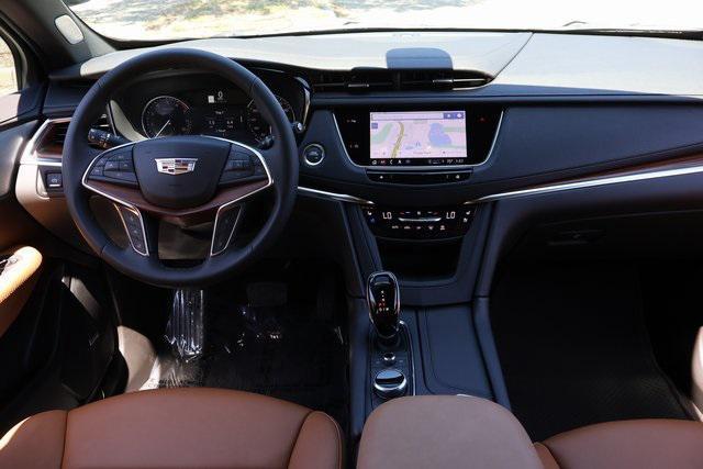 new 2025 Cadillac XT5 car, priced at $52,315