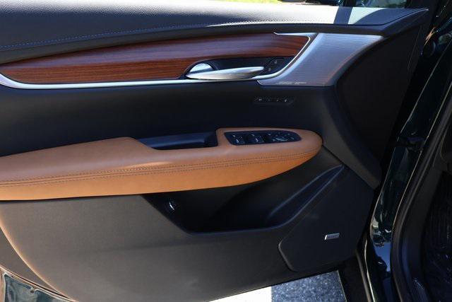 new 2025 Cadillac XT5 car, priced at $52,315