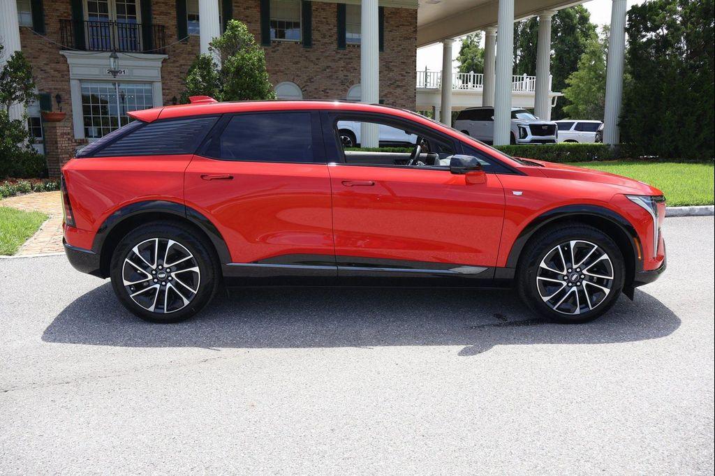new 2025 Cadillac OPTIQ car, priced at $53,947