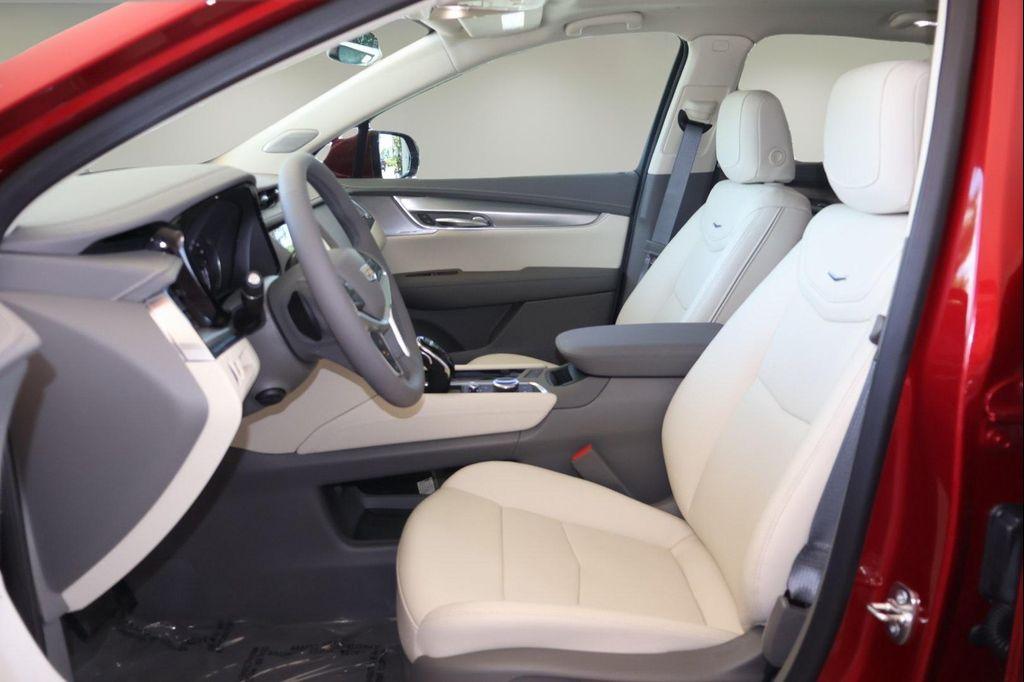 new 2025 Cadillac XT5 car, priced at $52,350