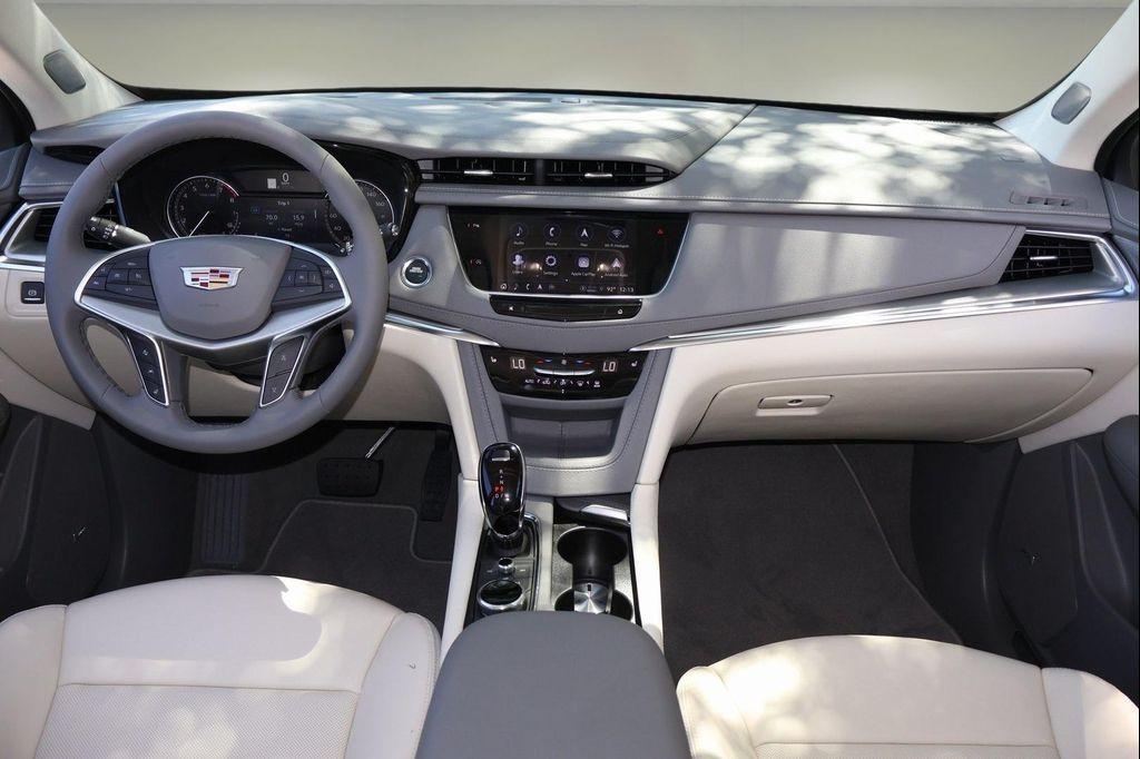new 2025 Cadillac XT5 car, priced at $51,186