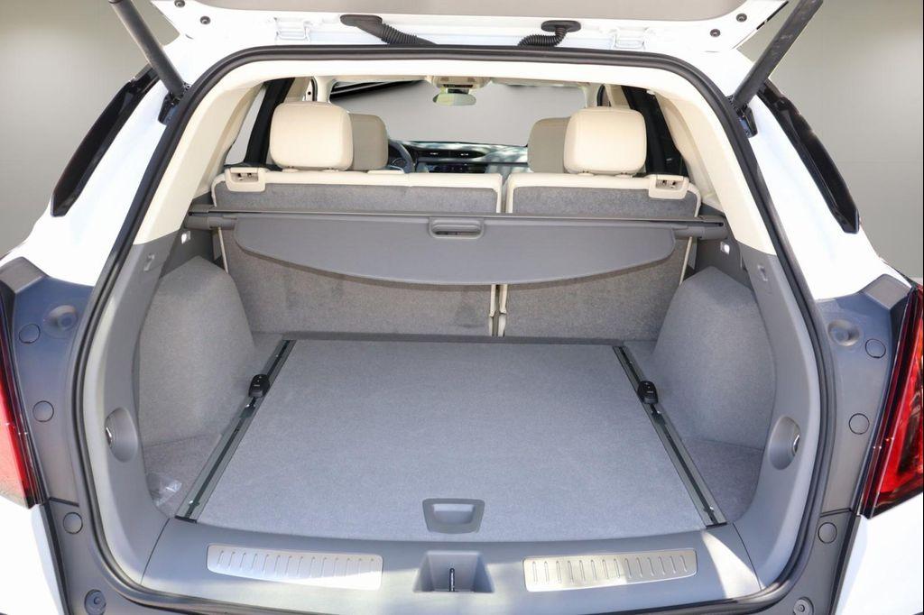 new 2025 Cadillac XT5 car, priced at $51,186