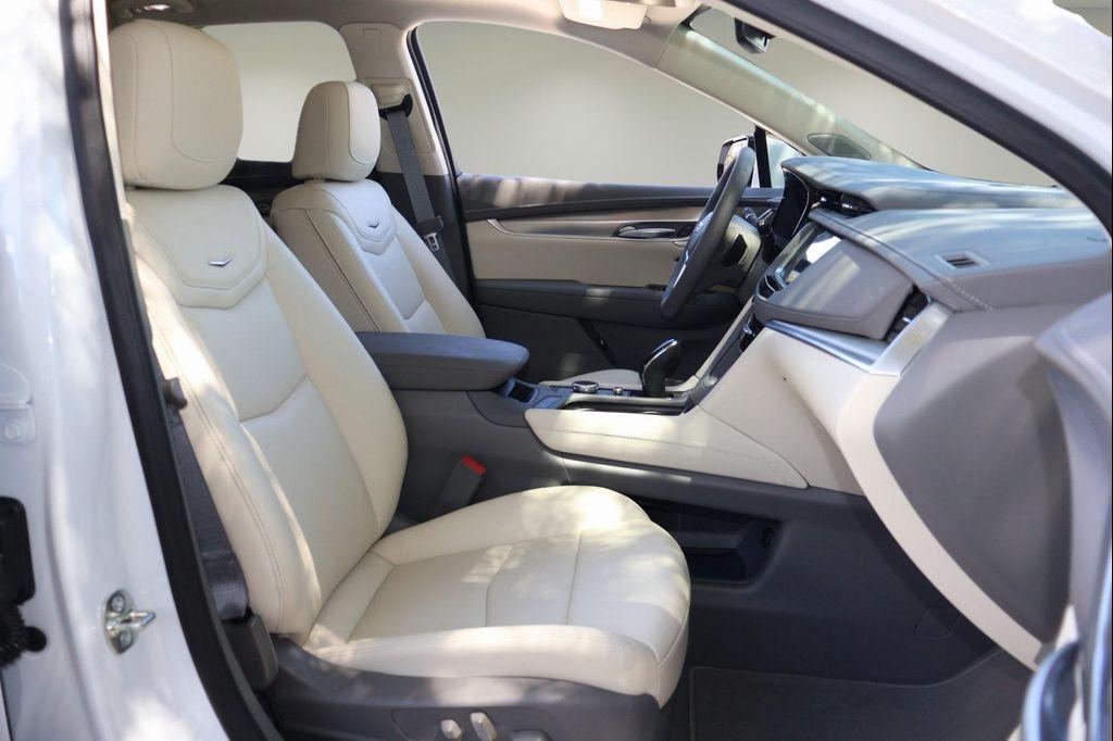 new 2025 Cadillac XT5 car, priced at $51,186