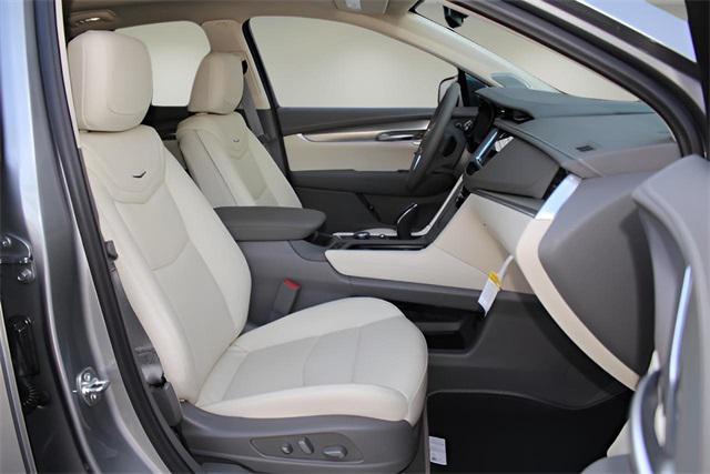new 2025 Cadillac XT5 car, priced at $50,490
