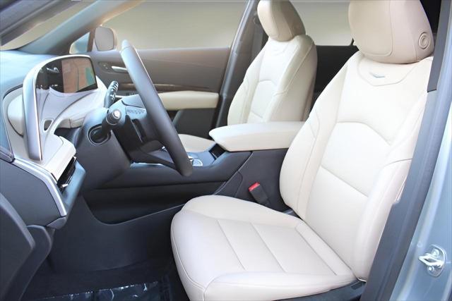 new 2025 Cadillac XT4 car, priced at $37,881