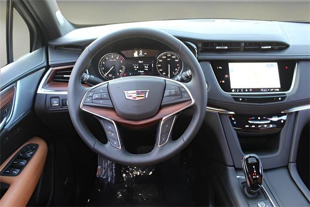new 2025 Cadillac XT5 car, priced at $50,162
