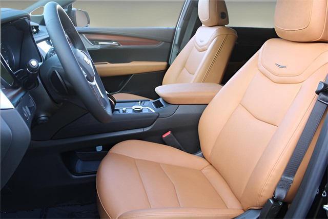 new 2025 Cadillac XT5 car, priced at $50,162