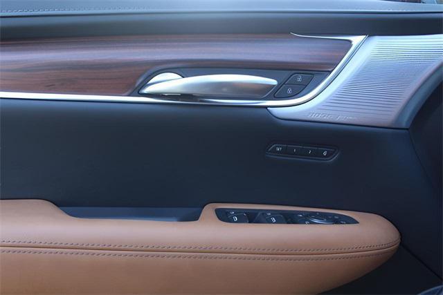 new 2025 Cadillac XT5 car, priced at $50,162