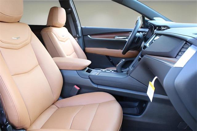 new 2025 Cadillac XT5 car, priced at $50,162