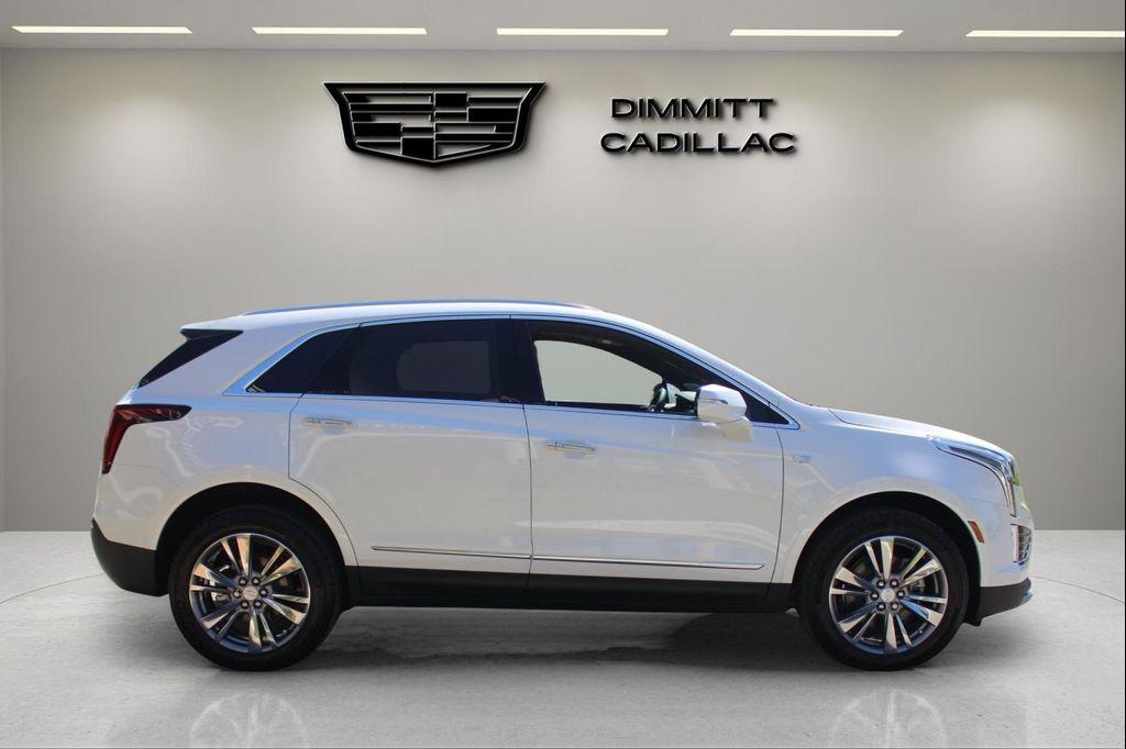 new 2025 Cadillac XT5 car, priced at $50,099