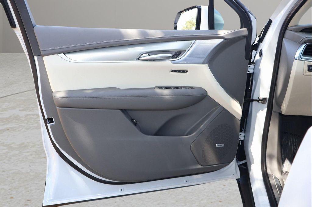 new 2025 Cadillac XT5 car, priced at $51,282
