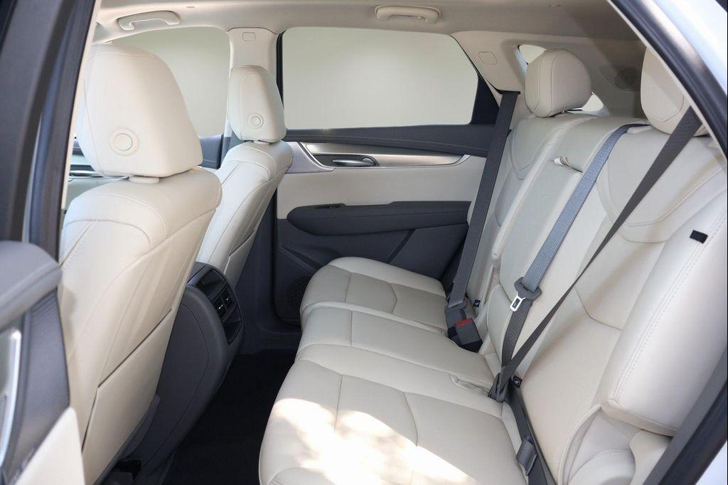 new 2025 Cadillac XT5 car, priced at $51,282
