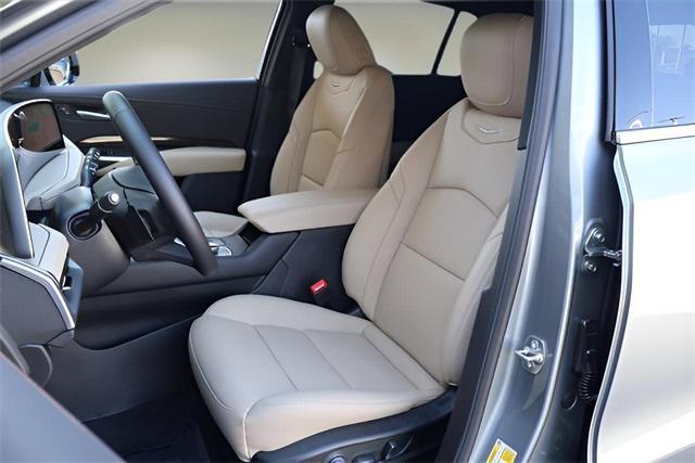 new 2025 Cadillac XT4 car, priced at $40,400