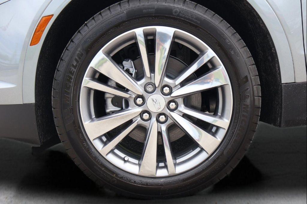 new 2025 Cadillac XT5 car, priced at $52,247